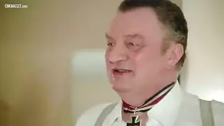 عاهرة تشيكية تخدم قضيب الجنرال في مشهد صريح