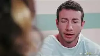 نوبة سرية للممرضات: جنس جماعي إباحي في الحمام