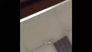 تدليك يدوي زيتي أثناء بلع قضيب أسود ضخم