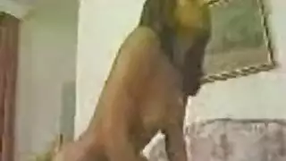 أفلام سكس مصرية قديمة: نيلي كريم تئن في علاقة جنسية شديدة