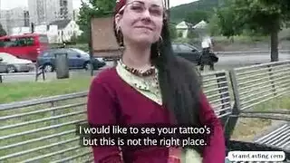 جلسة طبيب نساء إباحية: أدوات طبية وإثارة