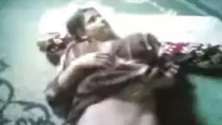 جزائرية مغرورة ترتدي الزي التقليدي تأخذ زب قاسي في زاوية المحل