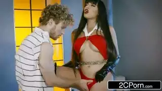 جنس انتقامي: شاب غاضب يسيطر على زوجة أخيه في مشهد إباحي عنيف