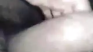 بنتين وعندهم زيب صناعي