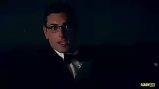 ثلاثي جماعي: شابان يضربان مهبلها المبلول معاً