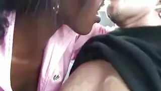 حفلة نيك صحراوية: جزائرية مثيرة ذات أثداء مثالية تتعرض لإيلاج مزدوج