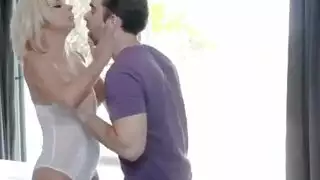 سكس ياباني خام يتضمن إيلاج مزدوج وقذف مني