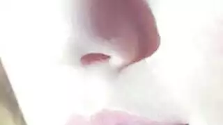 مص ثنائي يقود إلى حمام لسان شرجي مكثف في ثنائي جنسي