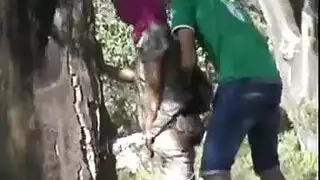 زوجان مثاران يمارسان الجنس بشدة في جلسة إباحية