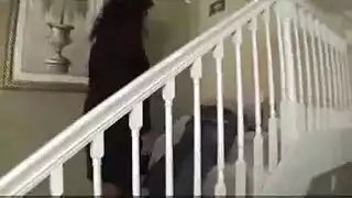 الابن السكران يمارس الجنس العنيف مع زوجة أبيه في غرفة النوم