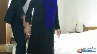 إباحي قاسي: فتاة محجبة زرقاء تأخذ شرجًا عنيفًا وقذفًا على الوجه