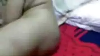 العاهرة المتأوهة تأخذ زب خشن من حبيبها
