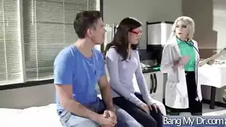 إنها محشوة ودائمًا في مزاج للأفلام الإباحية