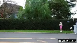 آلهات إبوني بصدر كبير يُضربن بقوة في جنس إباحي صريح وخشن