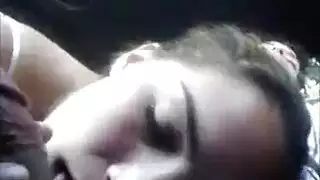 بنت تمسك مع شيخ