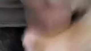 زب ينزل منو المني