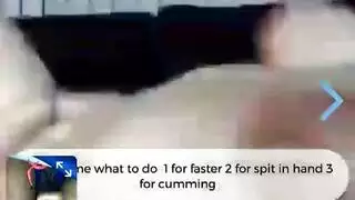 برونيتة مفلسة ماسي تبلع قضيب شاب بعمق في فيديو محلي إباحي