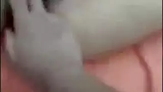 شاب سمين وسادة