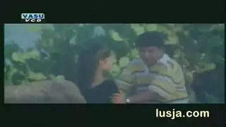 سحاق ثلاثي مع قضيب اصطناعي قاسي في رسوم متحركة إباحية