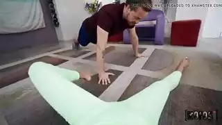 إباحية مجانية: مغربية جميلة تُضاجع من الخلف