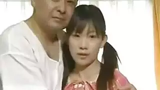 إيروتيكا يابانية: لقاء رجل ناضج ومراهقة