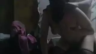 فتحة شرج الفتاة المحجوبة تضرب بقوة بقضيب الجار السميك