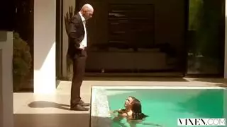 مشكلة مزدوجة: لعق مهبل مشعر ولحس شرج في فيلم سحاقي صريح