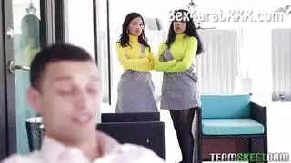 الأخ يضرب كلا الأختين في ثلاثي عائلي ساخن إباحي