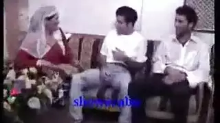حوريات مصريات يتناوبن على قضيب