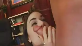 إباحية صريحة مجانية: ثدي كبير وعمل جنسي بفرج مبلل لعارضة كاميرا مورو