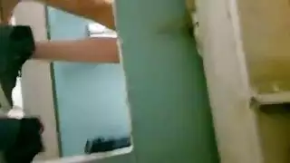 اللسان المزدوج بطن عشيقة