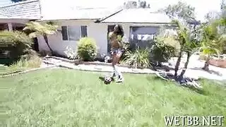 زوجة شقراء تمارس جنس زفاف بتدخل مزدوج