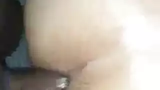 فتاة ترانس تتباهى بفارسها ومؤخرتها