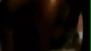 شرج يائس: صديقة الأبنوس الساخنة تركب القضيب الصلب لرجلها نائب الرئيس