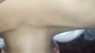 ضفيرة المعلمة تُستخدم كرباط في جلسة كعب فاتيش إباحية