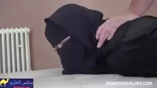 فيلم بورنو: منقبة تتعرض للجماع مقابل الدهان