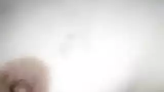 لاعب مصري يقدم ضربات عميقة وعنيفة