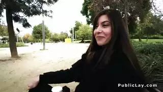 إباحية علنية: الجار يمارس الجنس حيثما يشاء