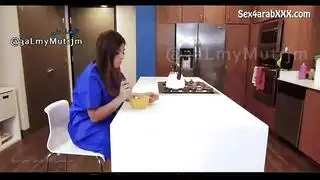 مشهد إباحي: ممرضة مكتنزة تغوي رجلاً أكبر سنًا لركوبة جامحة