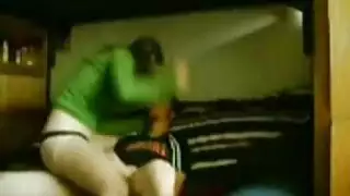 أخوة يمارسون الجنس القاسي في هذا المقطع الروسي