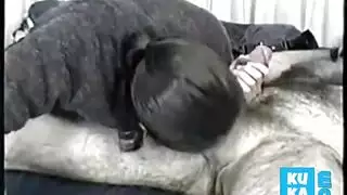 ملكة المص تبتلع حمولة كاملة من قضيب جديد