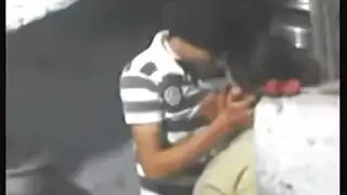 محاصرة ومأخوذة: شرج ومهبلي خشن مع الجارة