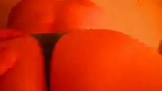 سحاقيات مسيطرات في مشهد إباحي صعب