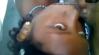 جنس في مقعد الحافلة: وضعية الكلب وقذف داخلي