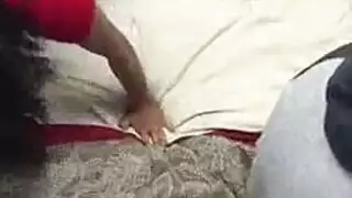 إغراء الجوارب: الصنادل البيضاء والجوارب في مشهد فتيش قوي