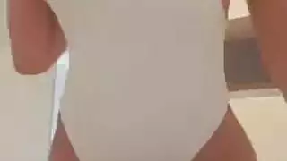 الجميلة البرونزية تحلم بجنس شرجي وحشي وعنيف