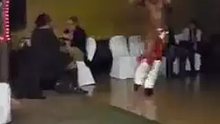 راقِصة آسيوية بِفَن جَسَدي تَحصَل على اِختراق مُزدَوَج في إباحِية الأستوديو