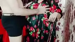 مُغوى بواسطة خالتي أول مرة جنس محرم