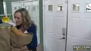 مجموعة شباب يغتصبون مراهقة