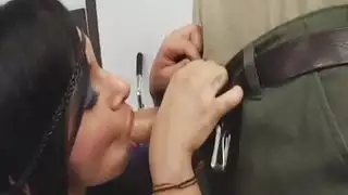 علانية في المواصلات العامة – مشهد جماعي صعب في الحافلة